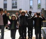 Les Mains en l'air de Romain Goupil