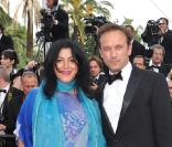 Vincent Perez et une amie sur le tapis rouge pour l'ouverture du festival de Cannes le 12 mai 2010