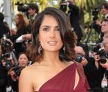 Salma Hayek, habillée par Gucci, sur le tapis rouge pour l'ouverture du festival de Cannes le 12 mai 2010