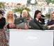 Mathieu Amalric présente son film Tournée en compagnie des comédiens dont les pétulantes actrices lors du festival de Cannes le 13 mai 2010