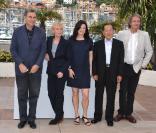 Claire Denis, présidente du jury Un Certain Regard, avec les jurés Serge Toubiana,  Helena Lindblad, Kim Dong-Ho et  Patrick Ferla  lors du festival de Cannes le 13 mai 2010