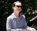 Christina Ricci et son petit ami Curtis Buchanan s'offrent une petite balade, avec leur chien, le 13 mai 2010. 
