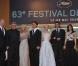 Naomi Watts monte les marches du 63e festival de Cannes, à l'occasion de la projection de Fair Game. Noah Emmerich, Khaled Nabawy et Liraz Charhi, qui figurent au casting avec elle, l'entourent. 20 mai 2010