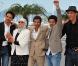 Sami Bouajila, Chafia Boudraa, Rachid Bouchareb, Jamel Debbouze et Roschdy Zem lors du photocall du film Hors-la-loi le 21 mai 2010 durant le festival de Cannes