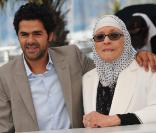 Jamel Debbouze et Chafia Boudraa lors du photocall du film Hors-la-loi le 21 mai 2010 durant le festival de Cannes 