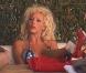 Entre Cindy et Marie, c'est la guerre... Cindy a parfaitement conscience que la jeune et jolie Marie ne l'aime pas du tout : petites messes basses !