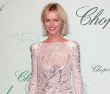 Eva Herzigova scintillante et provocante en Emilio Pucci 