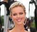 Eva Herzigova : Elle n'a pas su choisir entre le décolleté et les jambes dévoilées