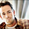Regardez le sexy Luke Perry... Il va vous faire hurler de terreur !
