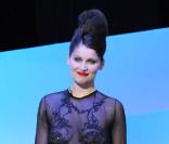 Numéro 10 du classement  FHM  2010 : Laetitia Casta. En la voyant cette année aux Césars dans cette robe hallucinante de transparence, on s'est senti tout petit... Quelle apparition ! 