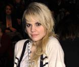 Numéro 17 du classement  FHM  2010 : Coeur de pirate, révélation de l'année 2009, fait son entrée dans le classement. 