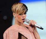 Numéro 44 du classement  FHM  2010 : Rihanna 