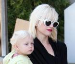 Gwen Stefani dément être enceinte, via une déclaration faite par son attachée de presse à la chaîne E! News.