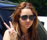 Miley Cyrus accorde une interview à Billboard : elle y dévoile enfin sa vraie personnalité, celle d'une jeune femme torturée, bien loin de l'image teenager qu'elle renvoie.