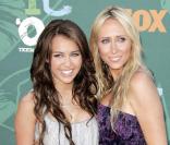 Miley Cyrus avec sa maman aux Teen Choice Awards en août 2008 