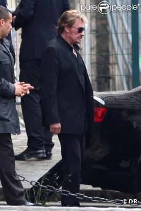 Johnny Hallyday arrive à son rendez-vous avec les experts, à l'hôpital du Kremlin-Bicêtre. 26/05/2010 