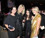 Courteney, Laura Dern, Vanessa Hudgens et Busy Philipps ont passé une excellente soirée. 1/06/2010 