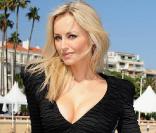 La ravissante Adriana Karembeu, sur le ponton du Majestic, à Cannes, en mai 2010.