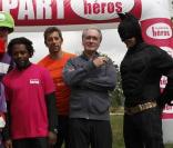 Bernard Le Coq, Michel Cymes et Bernard Diomède lors de la Course des héros, le 6 juin 2010.