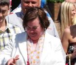 Susan Boyle a reçu un accueil plus que chaleureux, samedi 12 juin, lors de son retour à Backburn, en Ecosse, après plusieurs jours d'enregistrement de son second album à Londres.