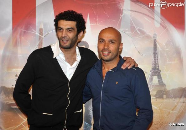 Eric et Ramzy cherchent des figurants pour leur prochain film et organisent un concours sur internet pour les sélectionner.