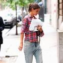 Katie Holmes : Magnifique en robe du soir, visiblement... un peu trop petite !
