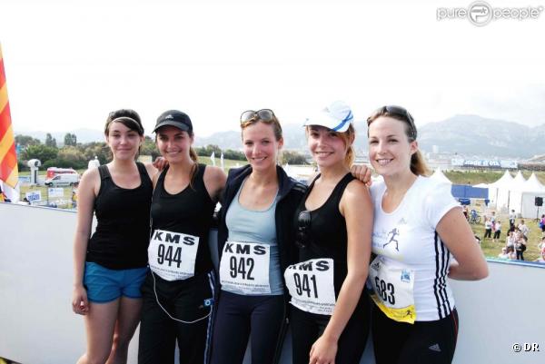 Aurélie Vaneck, Laetitia Milot, Coline d'Inca, Elodie Varlet et Dounia Coesens à l'arrivée de la Marseillaise des Femmes. 13 juin 2010