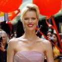 Eva Herzigova : Avant de faire la fête à Milan, le sublime top a mis Londres à ses pieds !