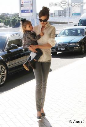 La ravissante star hollywoodienne Nicole Kidman et son adorable fille Sunday Rose, 2 ans, à l'aéroport de Sydney, en Australie, le 20 juin 2010.