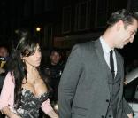 Amy Winehouse et Reg Traviss, son nouveau boyfriend, à Londres, le 16 juin 2010