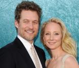 Anne Heche et James Tupper à l\'occasion de l\'avant-première de la deuxième saison de <i>Hung</i> (série HBO), au Paramount Theatre de Los Angeles, le 23 juin 2010.