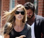 Denise Richards se rendant dans un centre médical de Beverly Hills en juin 2010