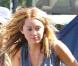 Miley Cyrus, entourée de quelques amis, se promène dans les rues de Los Angeles, vendredi 2 juillet.