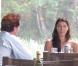 Sean Penn et une mystérieuse amie déjeunent dans un hôtel de luxe, à Miami, juin 2010