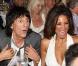 Ronnie Wood et sa jeune Ana pris d'un fou rire devant Slash, Muse et Kelis...
