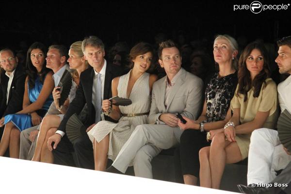 Jessica Alba et Ewan McGregor au défilé Hugo Boss Black lors de la fashion Week allemande le 8 juillet 2010