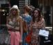 Blake Lively et Leighton Meester sur le tournage de Gossip Girl, avenue Montaigne à Paris. Le 9 juillet 2010