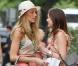 Blake Lively et Leighton Meester sur le tournage de Gossip Girl, avenue Montaigne à Paris. Le 9 juillet 2010