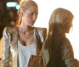 Blake Lively et Clémence Poésy sur le tournage de Gossip Girl, à Paris. Le 9 juillet 2010