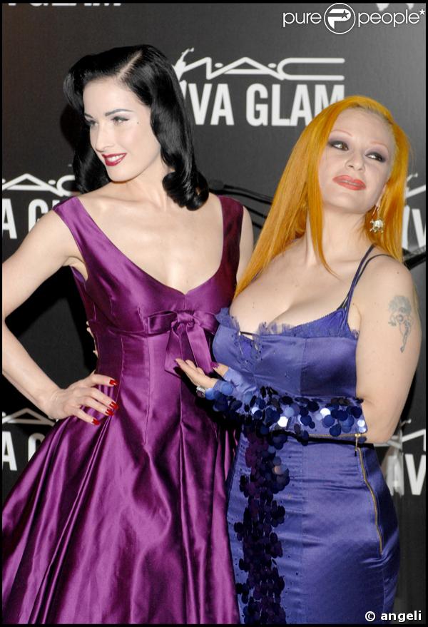 La chanteuse espagnole Alaska et Dita Von Teese