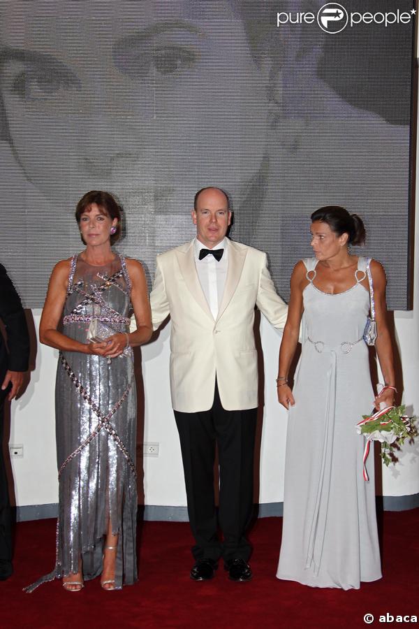 Albert de Monaco entouré de ses soeur Caroline et Stéphanie pour le Bal de la rose 2007