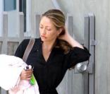 Eric Dane et Rebecca Gayheart sortent de leur domicile, à Los Angeles, pour se rendre à une consultation médicale. Juillet 2010