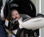 Eric Dane et Rebecca Gayheart sortent de leur domicile, à Los Angeles, pour se rendre à une consultation médicale. Juillet 2010