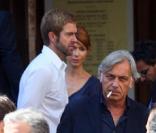 Alexandre Delpérier et Véronique Mounier (second plan) aux obsèques de Francis Vacher, le 7 juillet 2010.