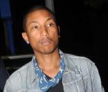 Pharrell Williams sur la scène du VIP Room, à Saint-Tropez, le 11 juillet 2010