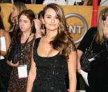 Penélope Cruz en total look noir, portant une jolie robe L'Wren Scott lors des SAG Awards 2010
