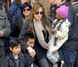 Angelina Jolie avec Zahara, Maddox et Pax Thien<br />