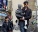 Brad Pitt avec Shiloh dans les bras, et Pax Thien