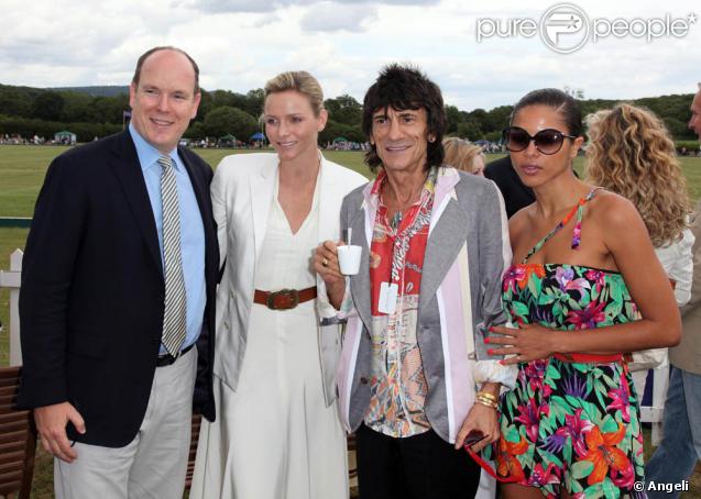 Le 17 juillet 2010, le Asprey World Class Polo, dans le Surrey, a vu le prince Harry et Katie Price s'affronter sur le terrain. Dans le public, de prestigieux spectateurs, comme Albert de Monaco et Charlene, ou Ronnie Wood et sa jeune Ana Araujo.