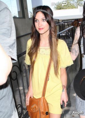 Ashlee Simpson radieuse à Los Angeles, le 19 juillet 2010